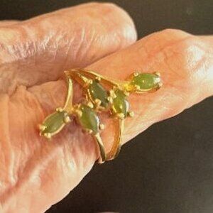 One-Inch-Long Gold Ring with 5 Jade Stones